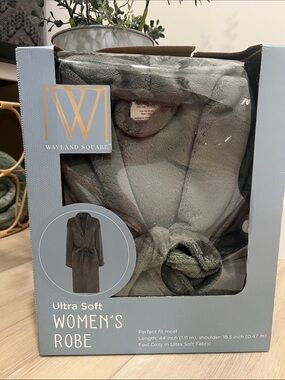 Wayland Square Women's Ultra Soft Robe - Sage Green